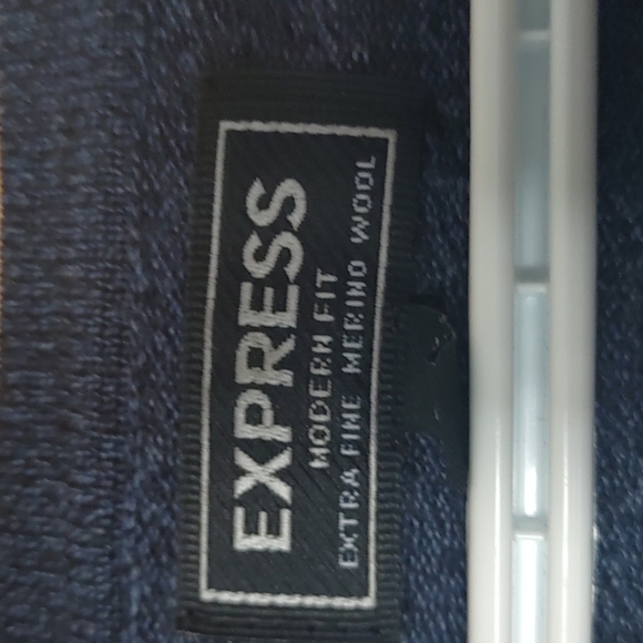 Express Slim V Neck MERINO Wool Sweater - Picture 3 of 3